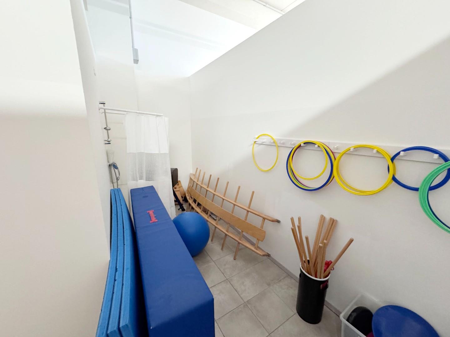 Immagine 16 di Locale commerciale in vendita  a Pontedera