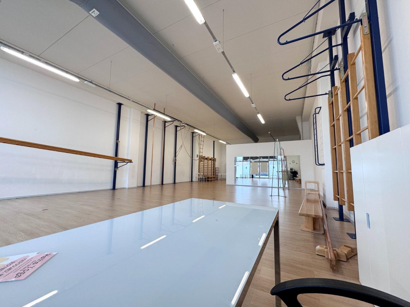 Immagine 6 di Locale commerciale in vendita  a Pontedera