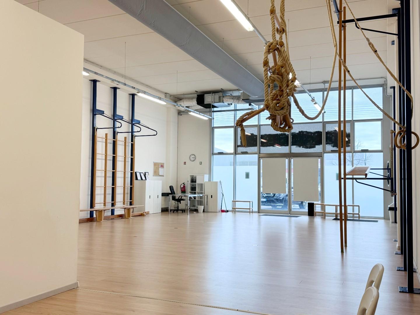 Immagine 14 di Locale commerciale in vendita  a Pontedera