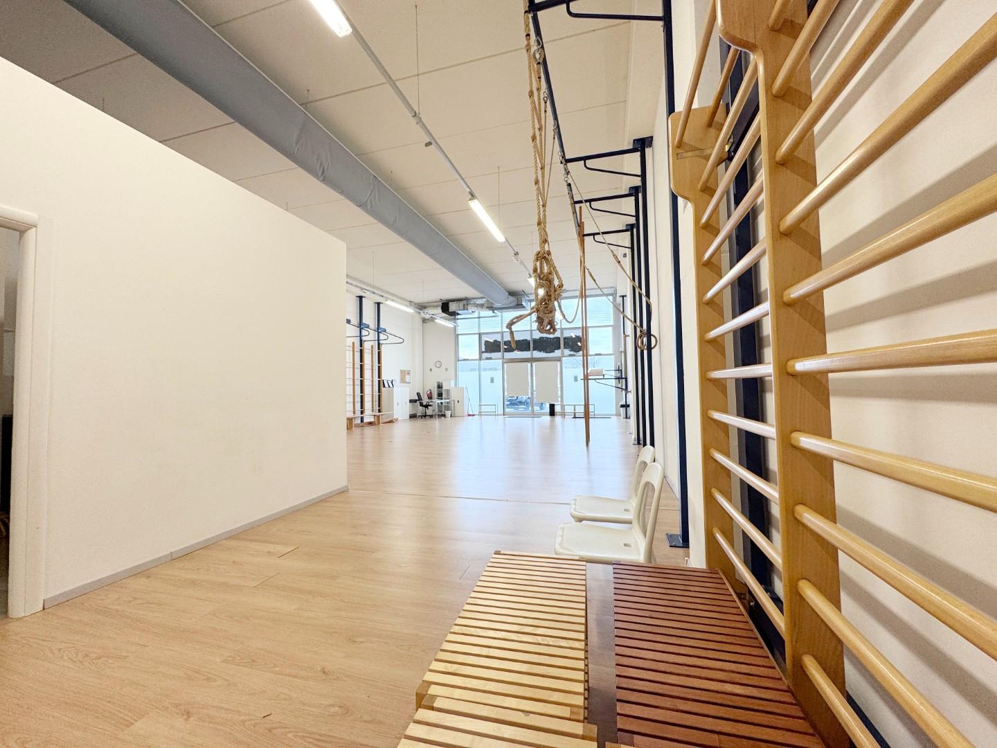 Immagine 10 di Locale commerciale in vendita  a Pontedera