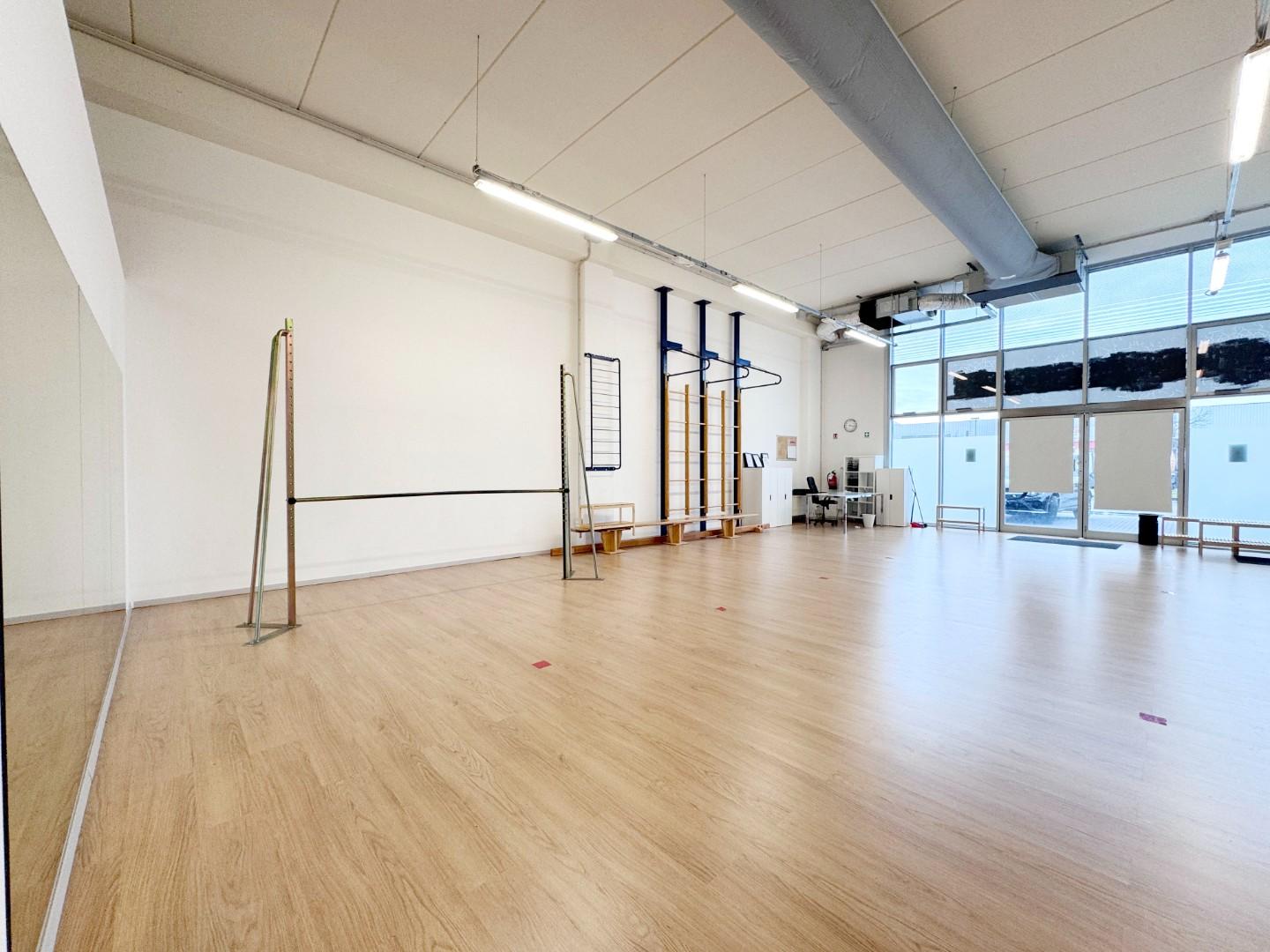 Immagine 5 di Locale commerciale in vendita  a Pontedera