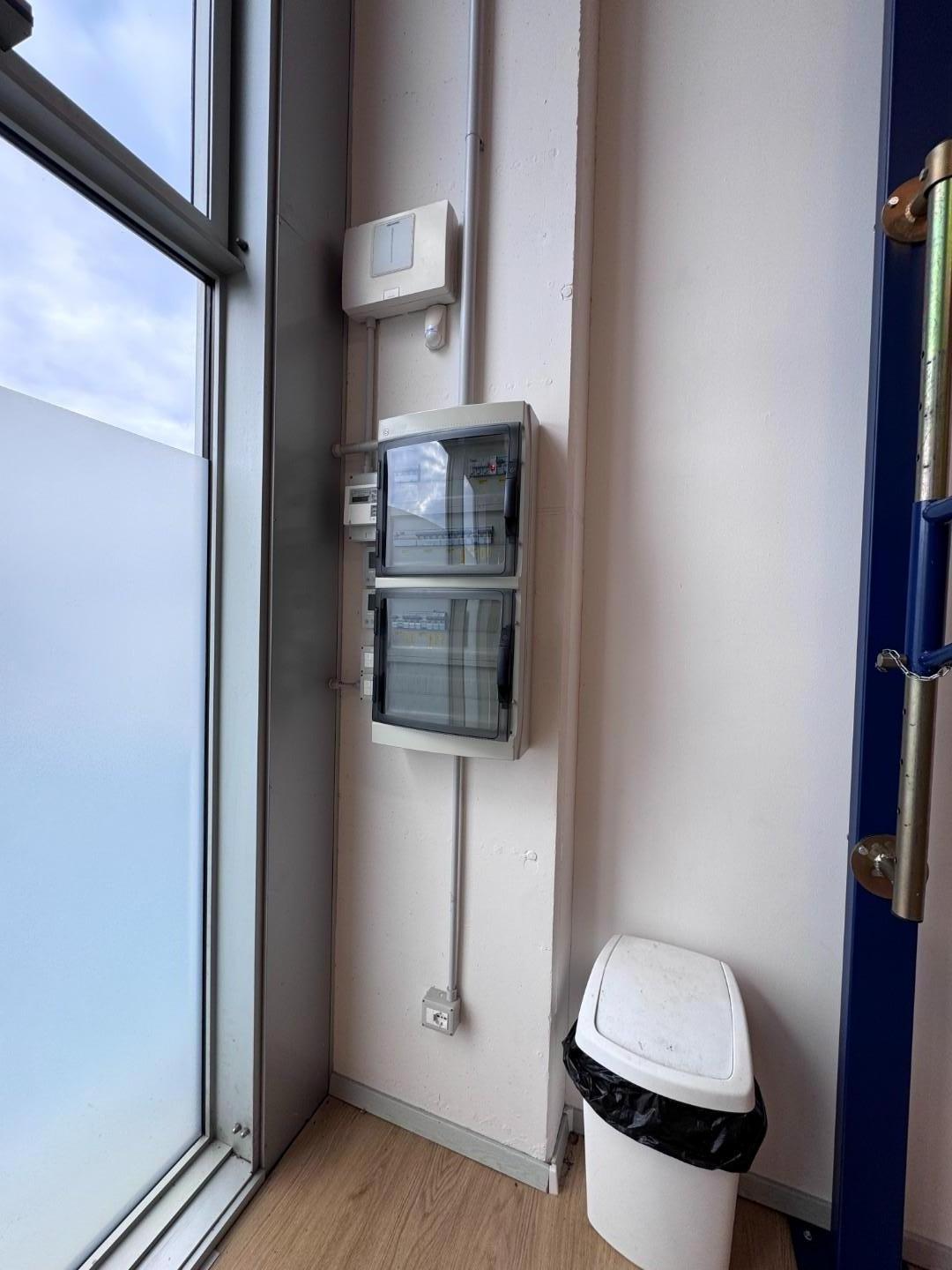 Immagine 18 di Locale commerciale in vendita  a Pontedera