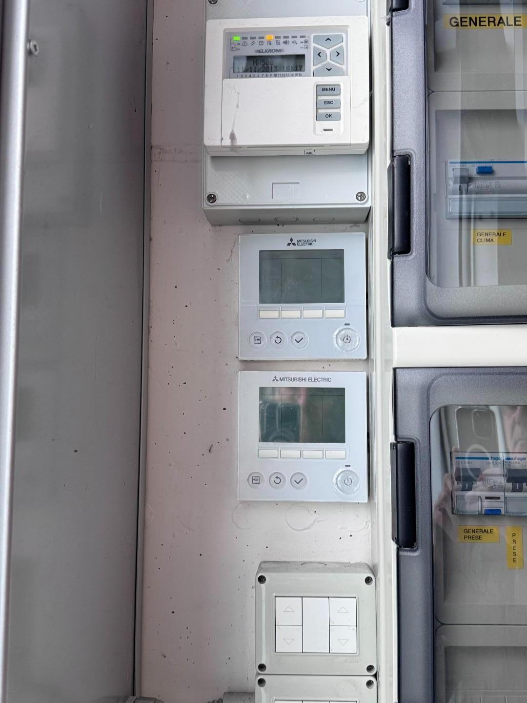 Immagine 20 di Locale commerciale in vendita  a Pontedera