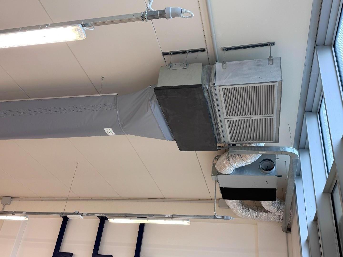 Immagine 17 di Locale commerciale in vendita  a Pontedera