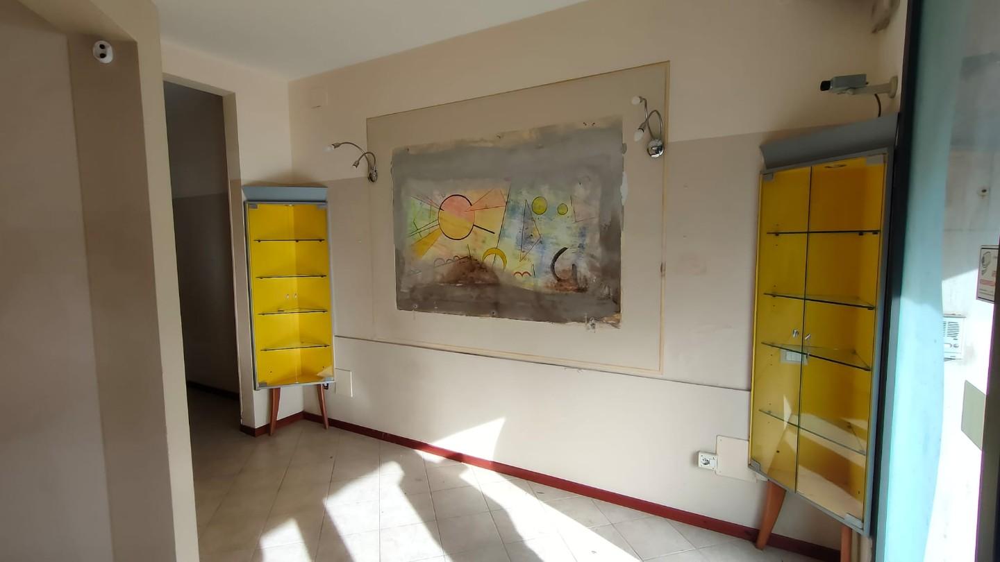 Immagine 1 di Locale commerciale in affitto  a Pontedera