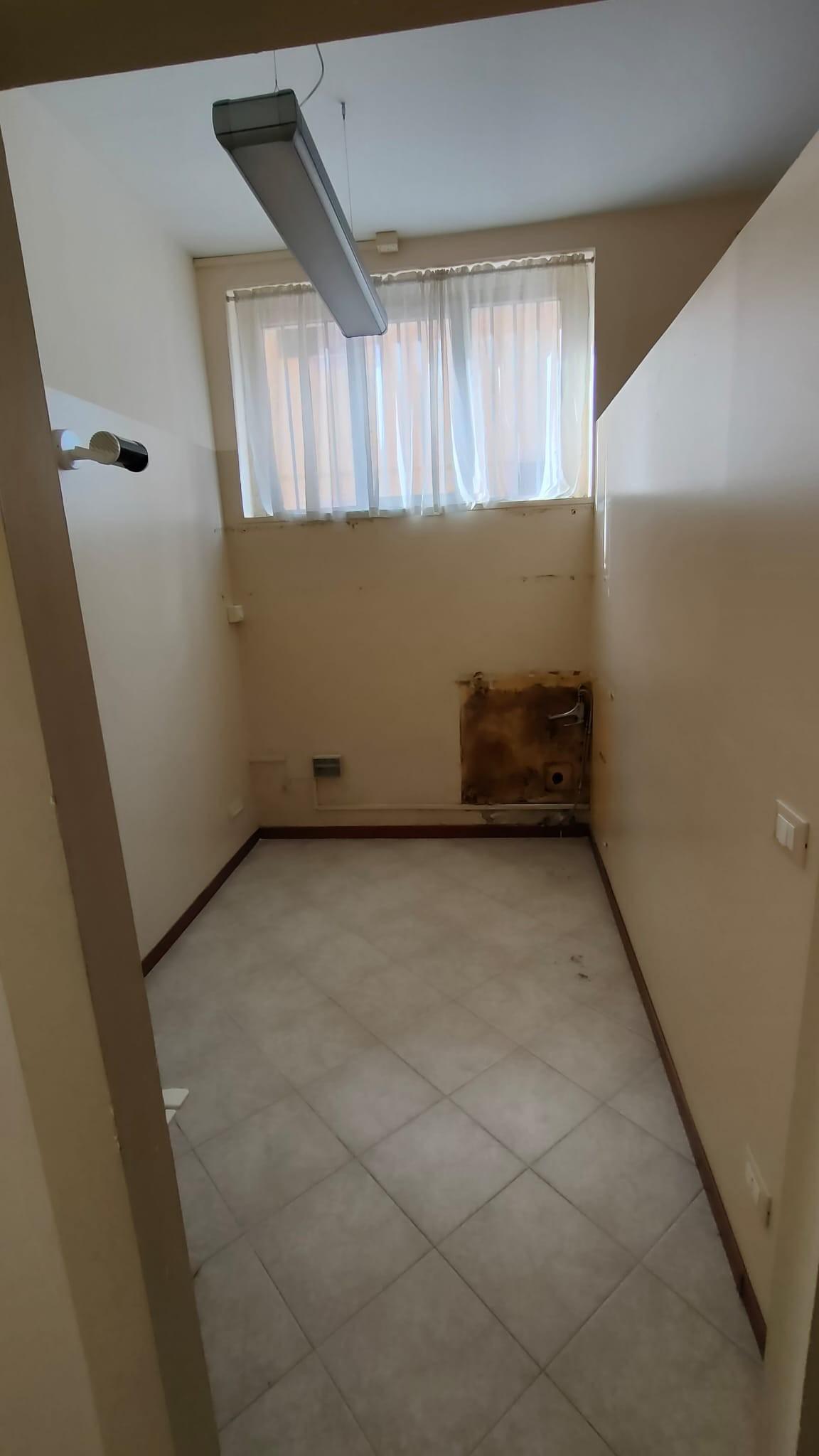 Immagine 7 di Locale commerciale in affitto  a Pontedera