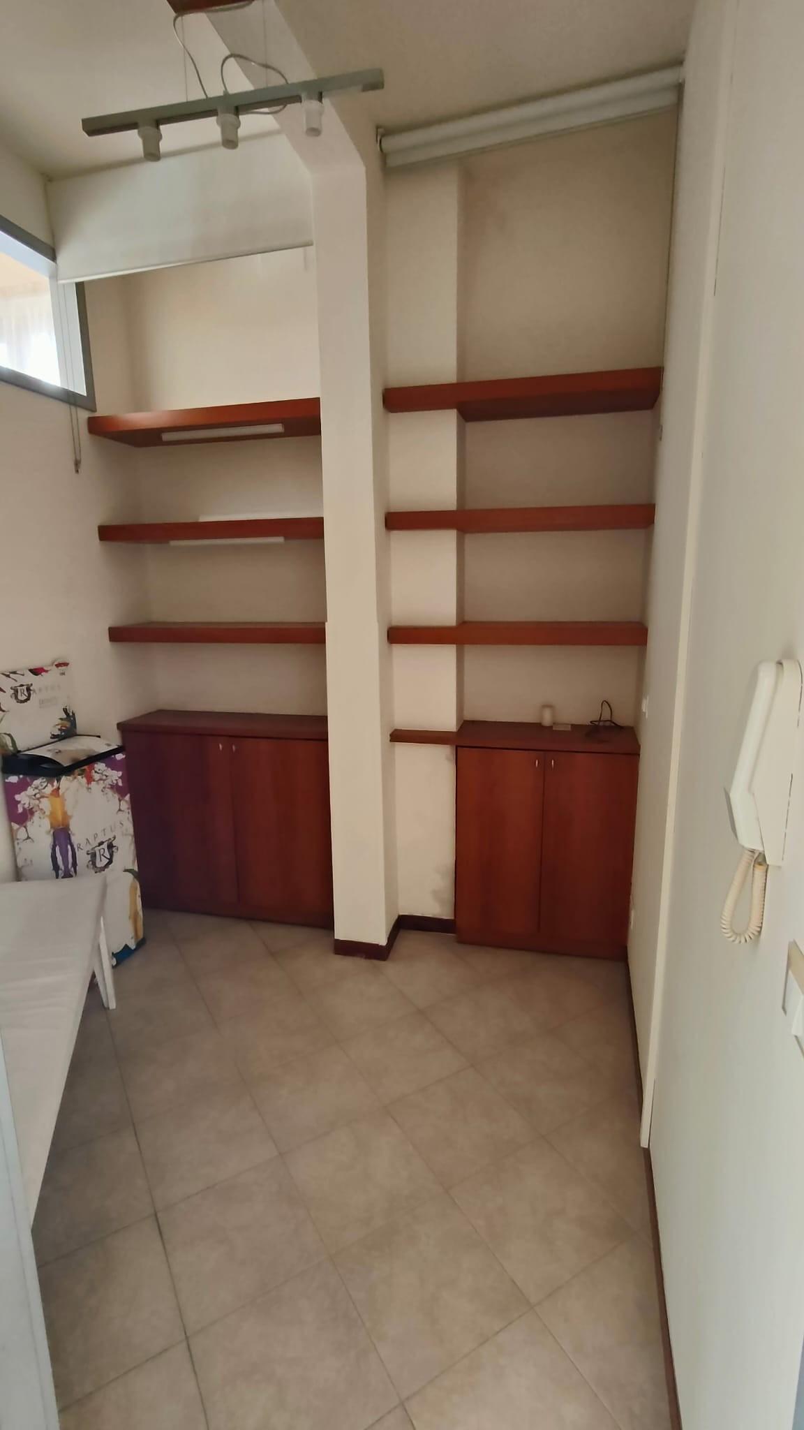 Immagine 6 di Locale commerciale in affitto  a Pontedera