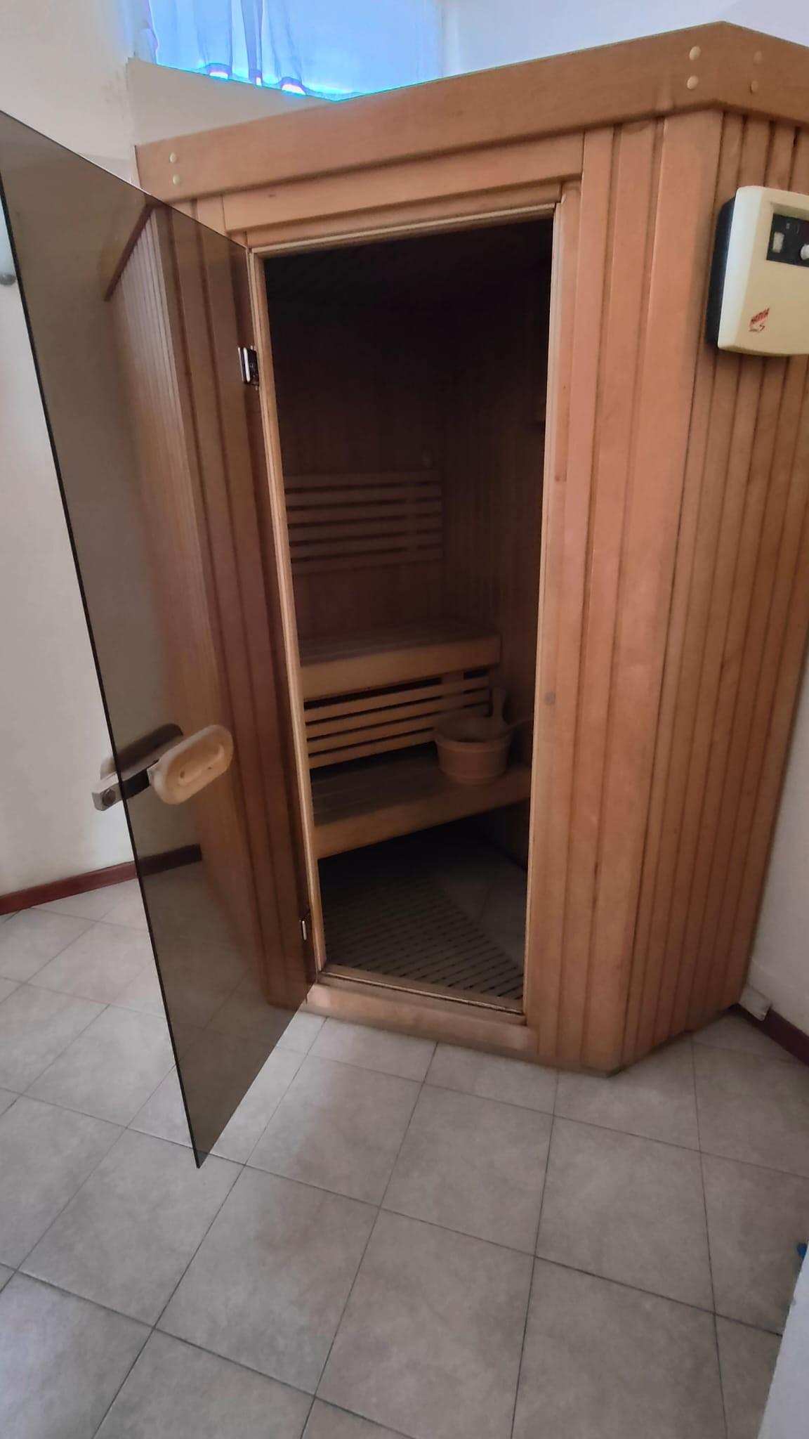 Immagine 8 di Locale commerciale in affitto  a Pontedera