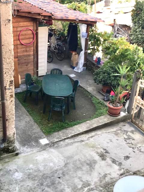 Immagine 3 di Terratetto in vendita  a Massa