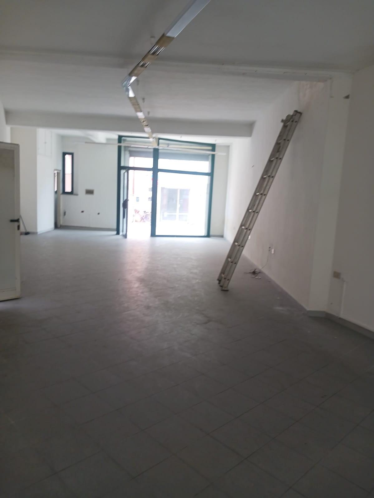 Immagine 2 di Locale commerciale in affitto  a Ponsacco