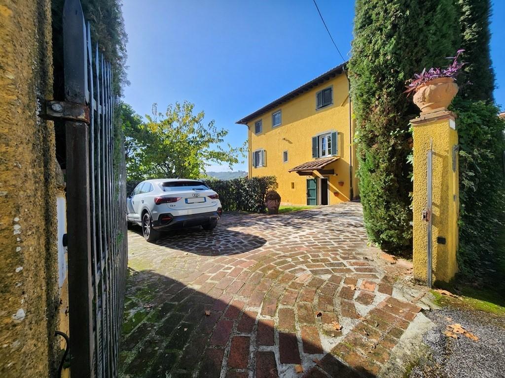 Immagine 50 di Porzione di casa in vendita  a Lucca