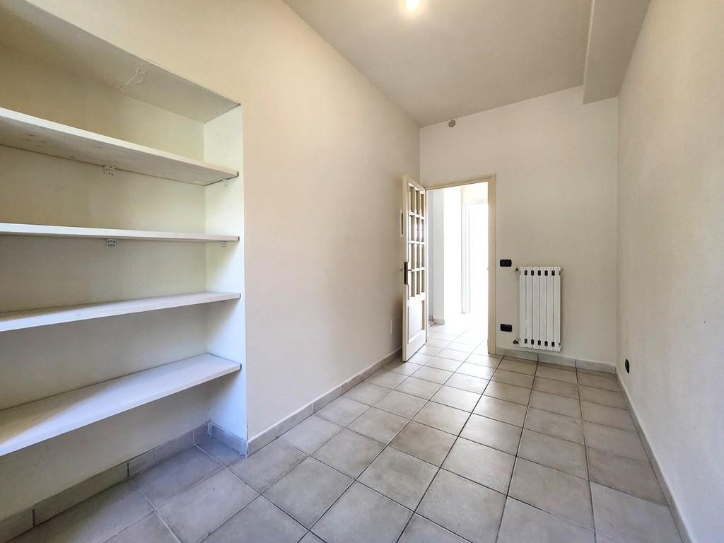 Immagine 45 di Porzione di casa in vendita  a Lucca