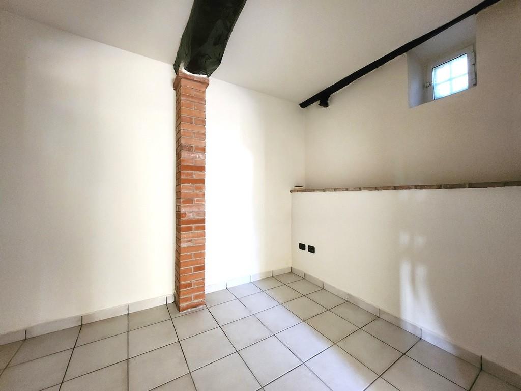 Immagine 23 di Porzione di casa in vendita  a Lucca