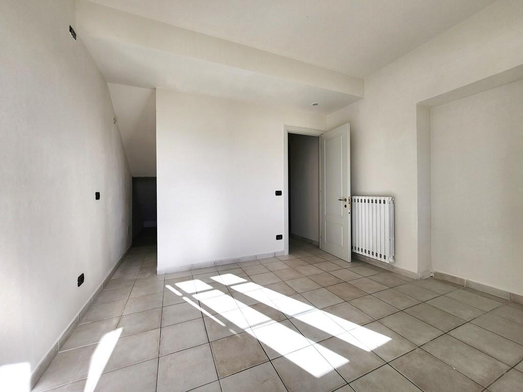 Immagine 37 di Porzione di casa in vendita  a Lucca