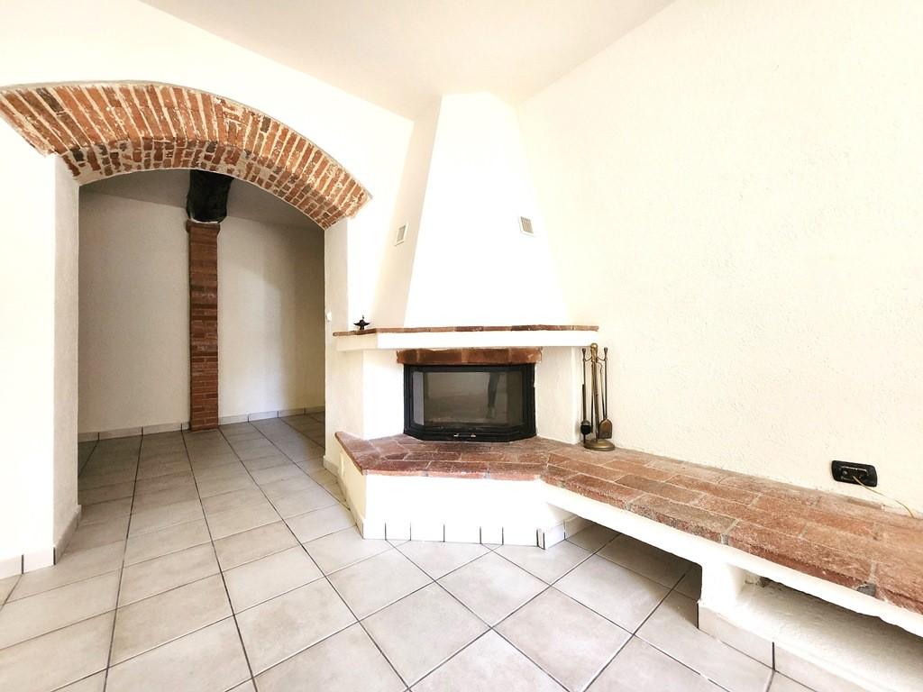 Immagine 22 di Porzione di casa in vendita  a Lucca