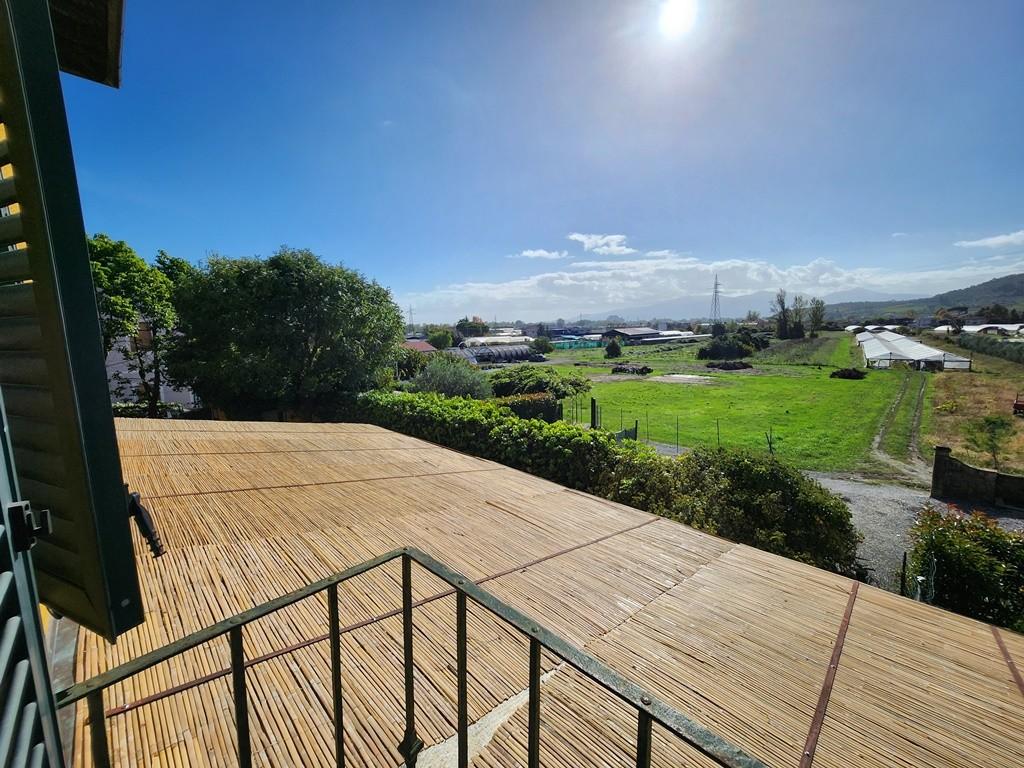 Immagine 38 di Porzione di casa in vendita  a Lucca