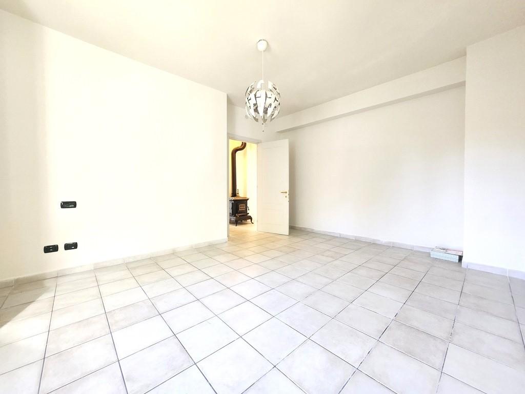 Immagine 42 di Porzione di casa in vendita  a Lucca