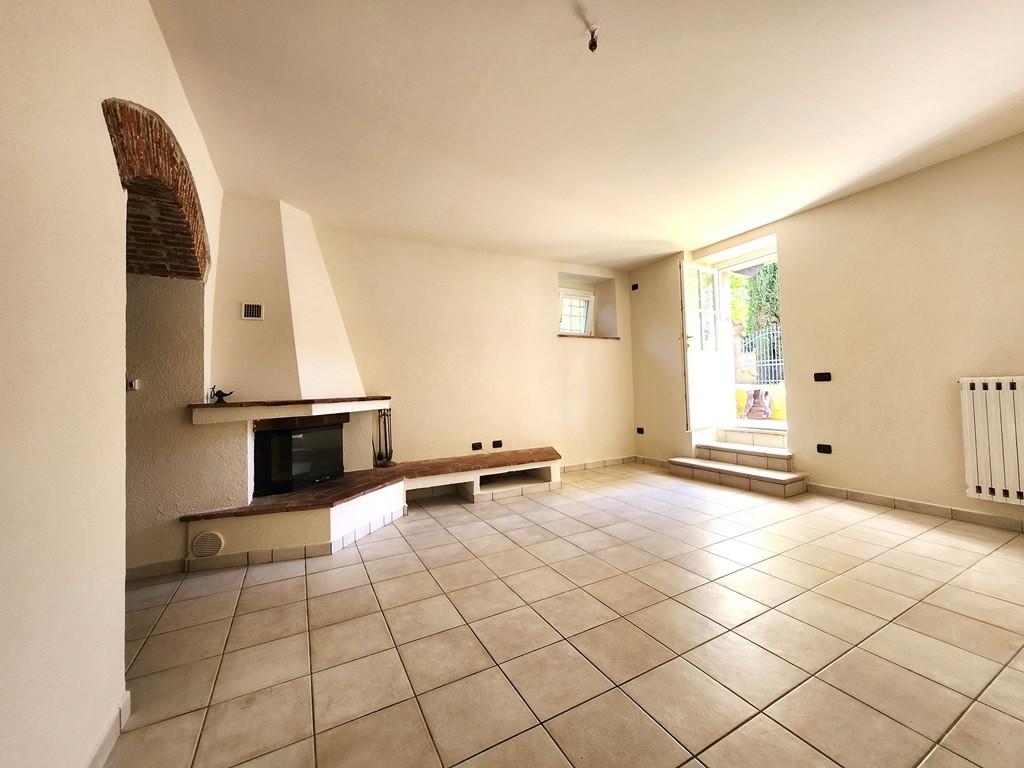 Immagine 20 di Porzione di casa in vendita  a Lucca