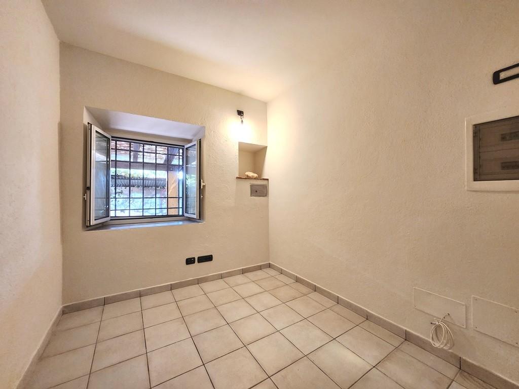 Immagine 31 di Porzione di casa in vendita  a Lucca