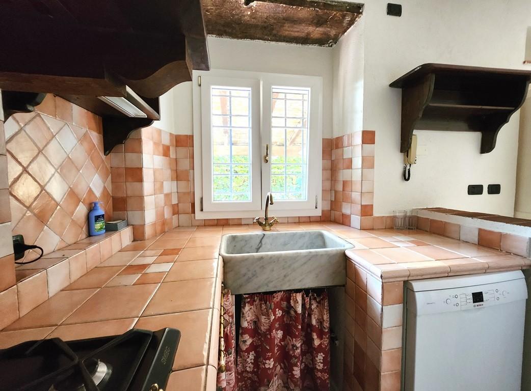 Immagine 29 di Porzione di casa in vendita  a Lucca