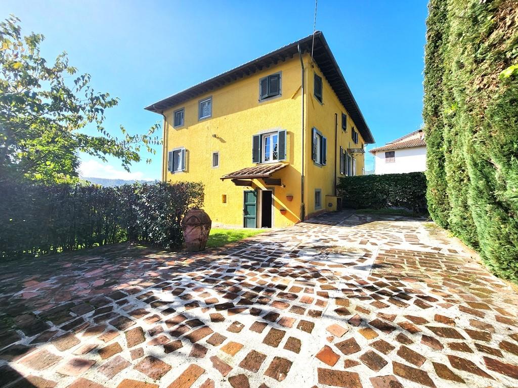 Immagine 6 di Porzione di casa in vendita  a Lucca