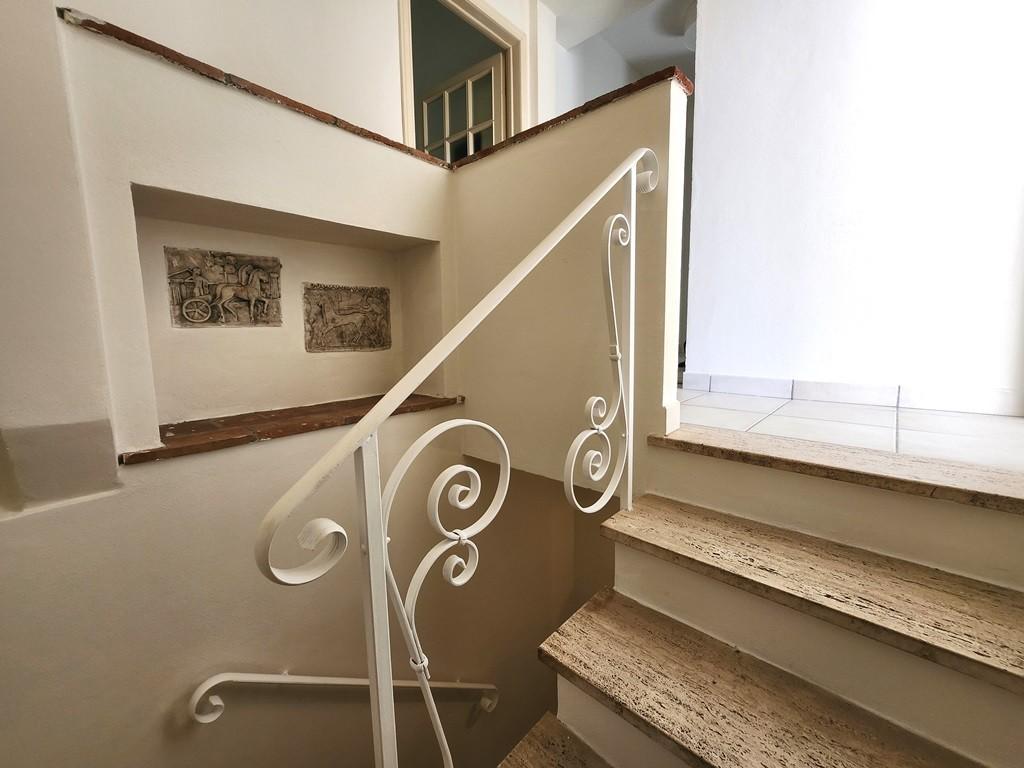 Immagine 34 di Porzione di casa in vendita  a Lucca