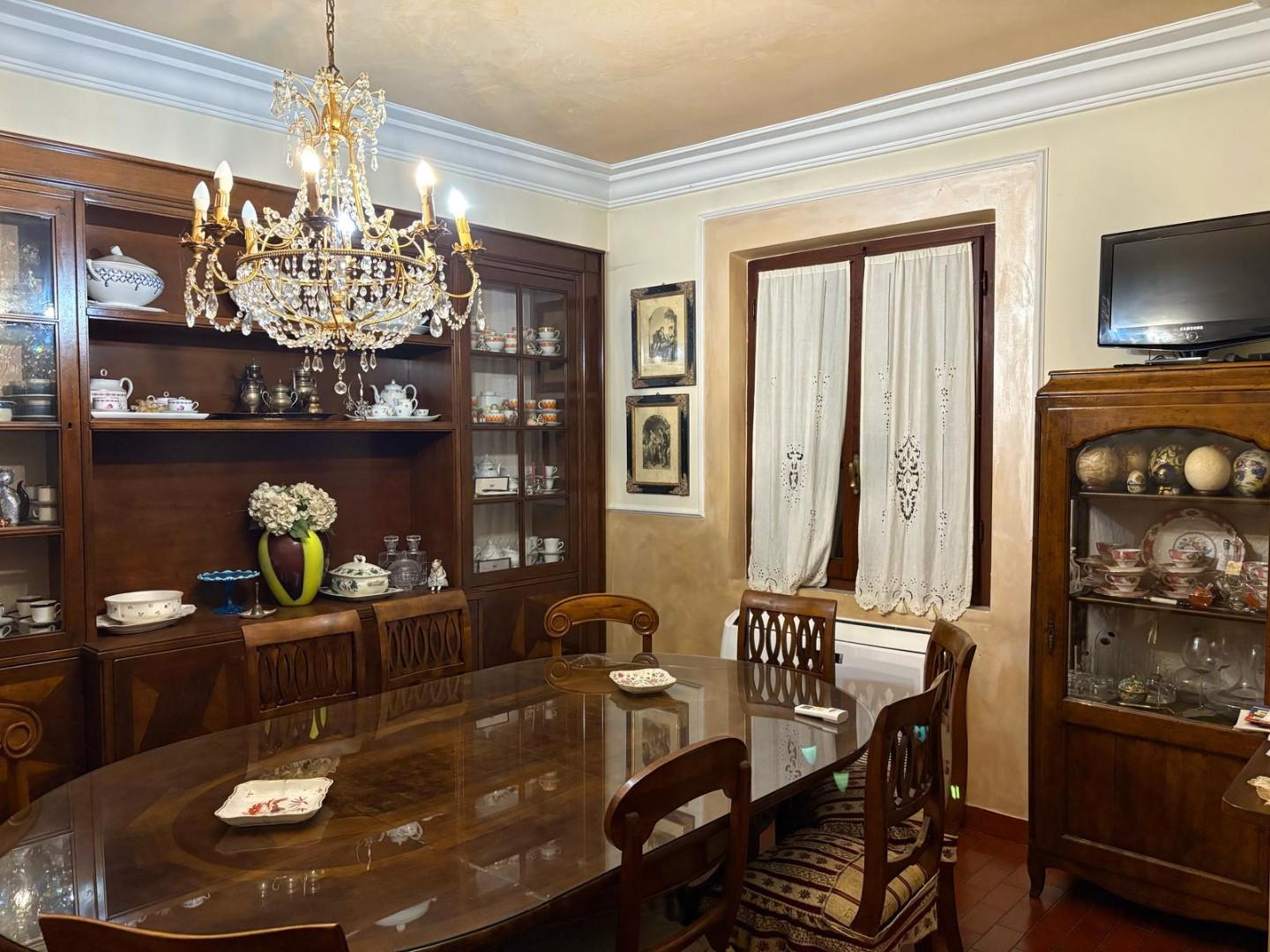 Immagine 1 di Appartamento in vendita  a Massa