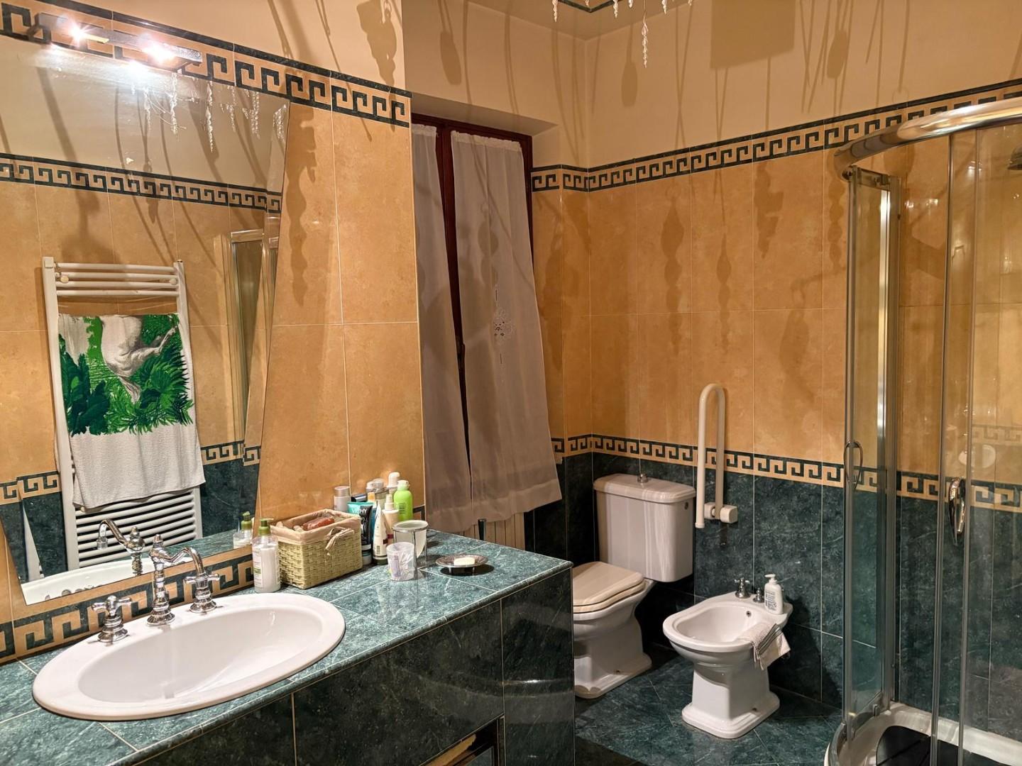 Immagine 7 di Appartamento in vendita  a Massa