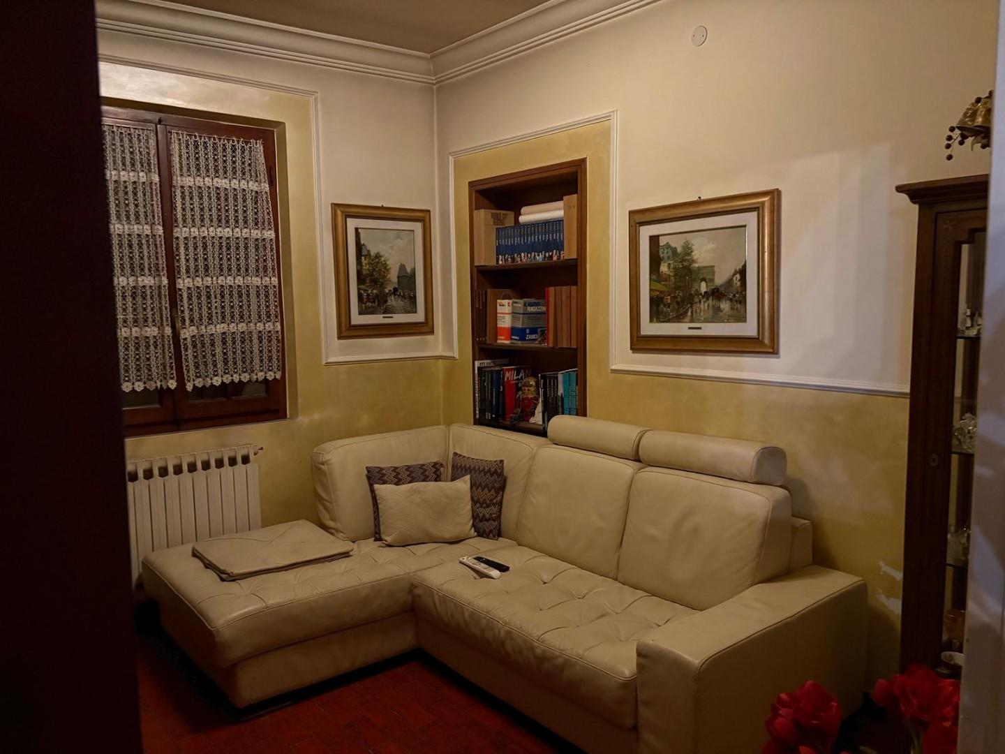 Immagine 2 di Appartamento in vendita  a Massa