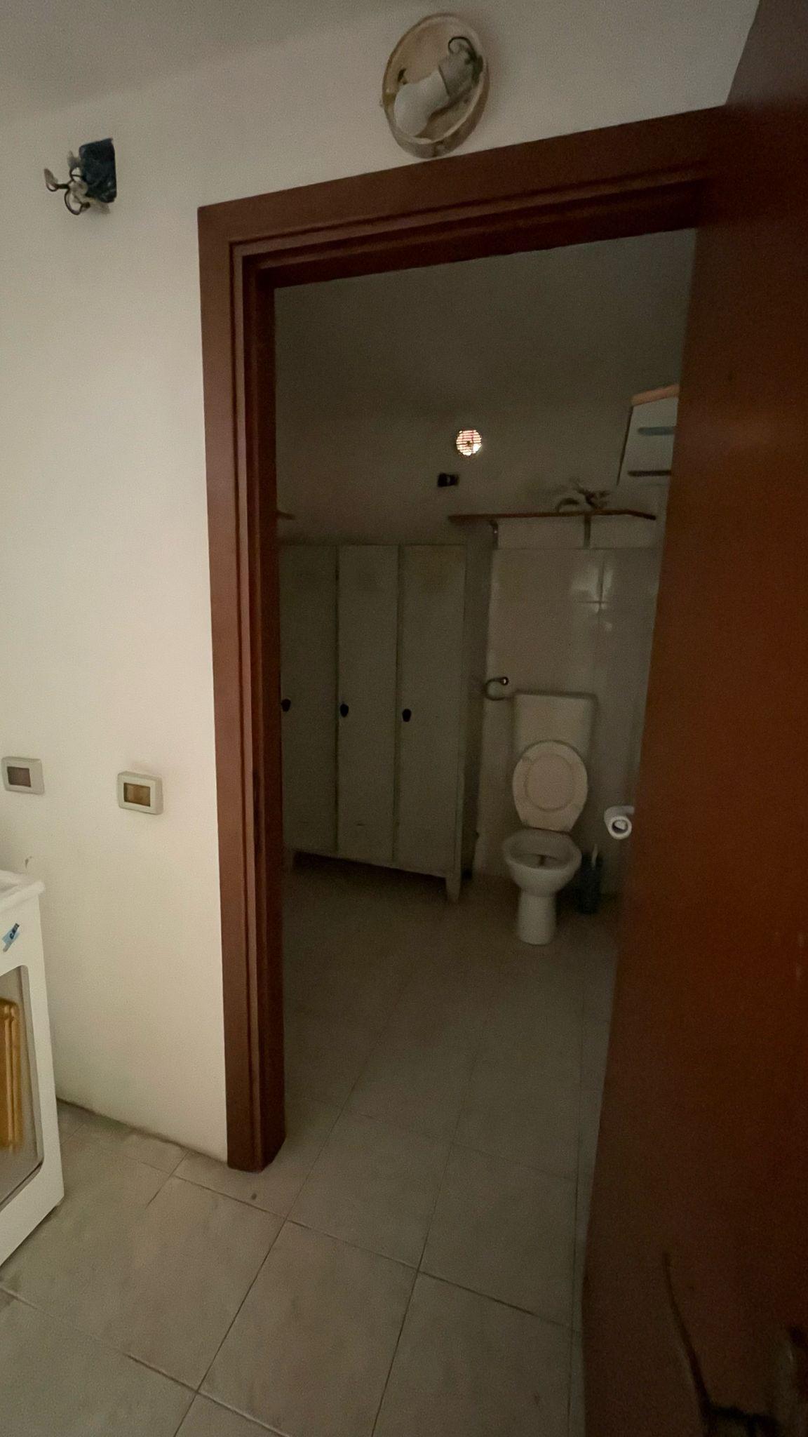 Immagine 10 di Locale commerciale in affitto  a Cascina