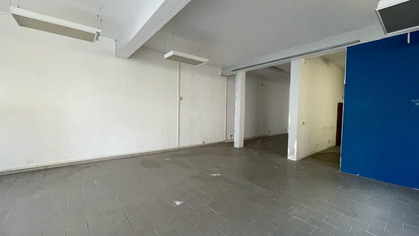 Immagine 4 di Locale commerciale in affitto  a Cascina