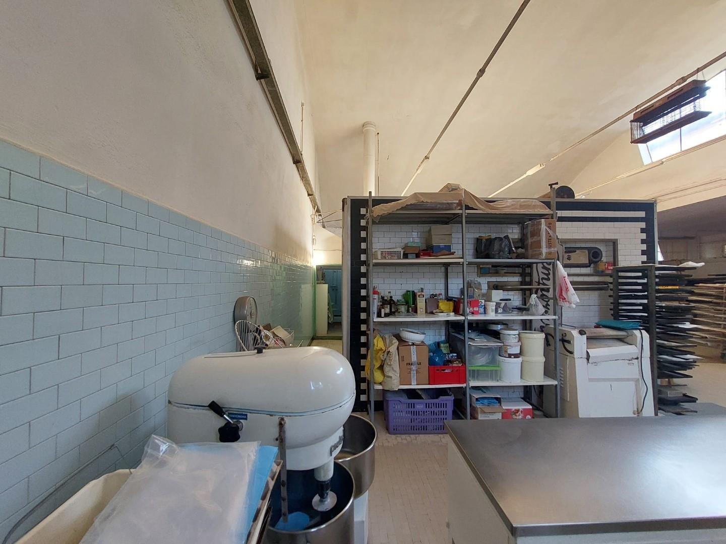 Immagine 13 di Locale commerciale in vendita  a Bientina