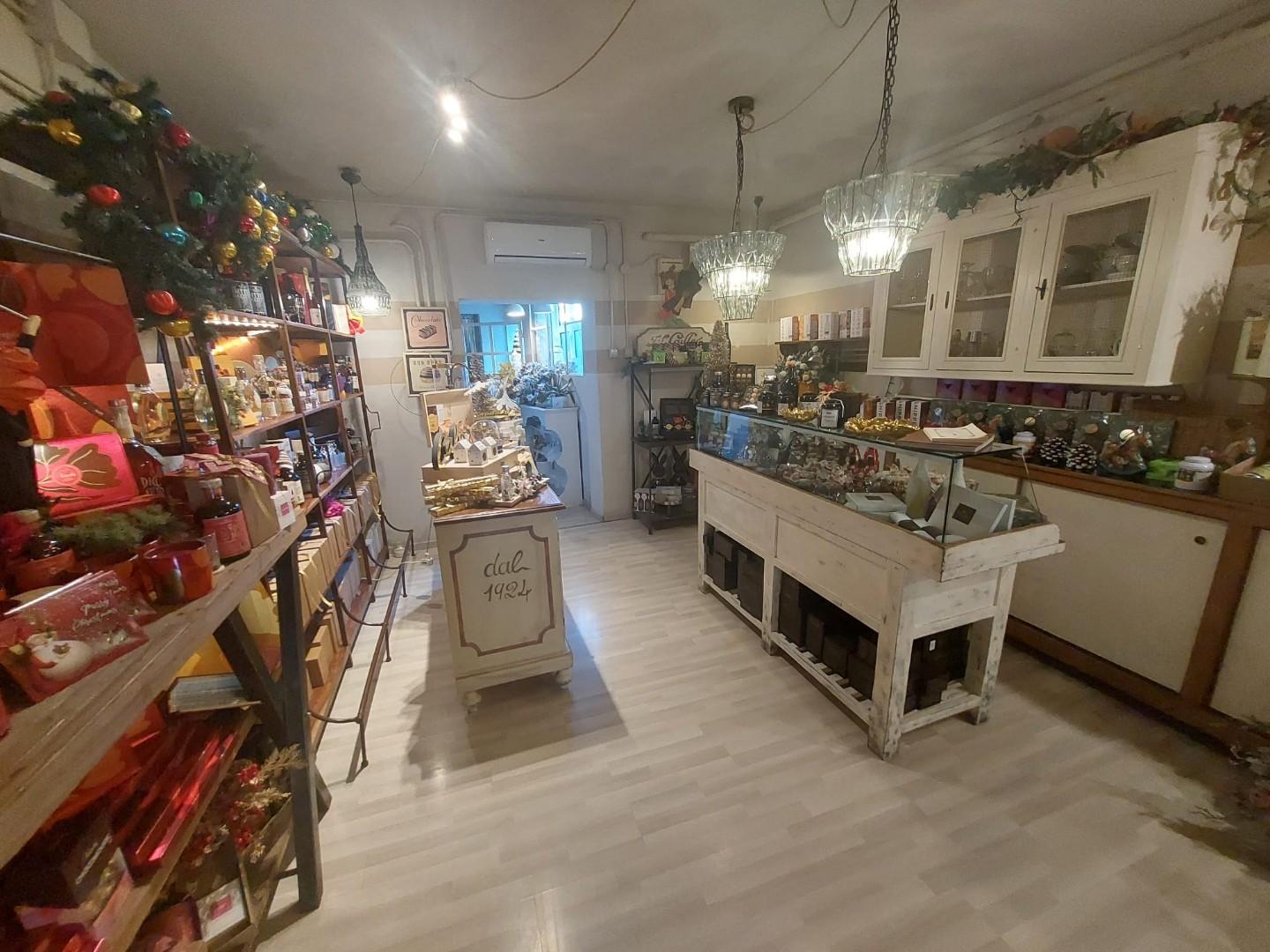 Immagine 2 di Locale commerciale in vendita  a Bientina