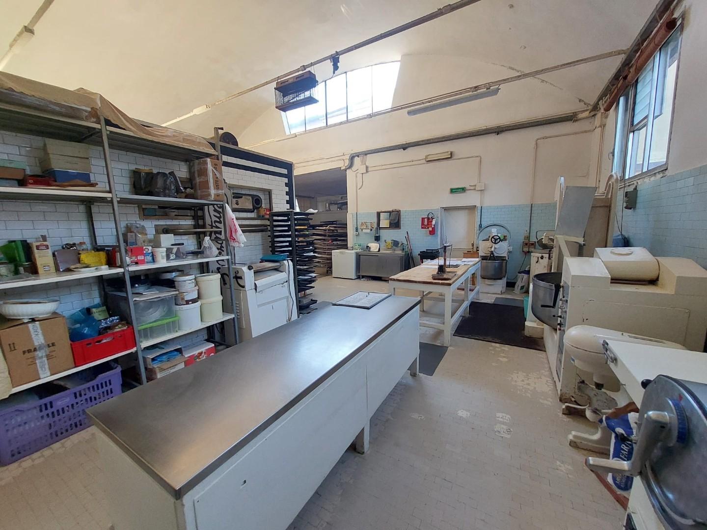 Immagine 8 di Locale commerciale in vendita  a Bientina