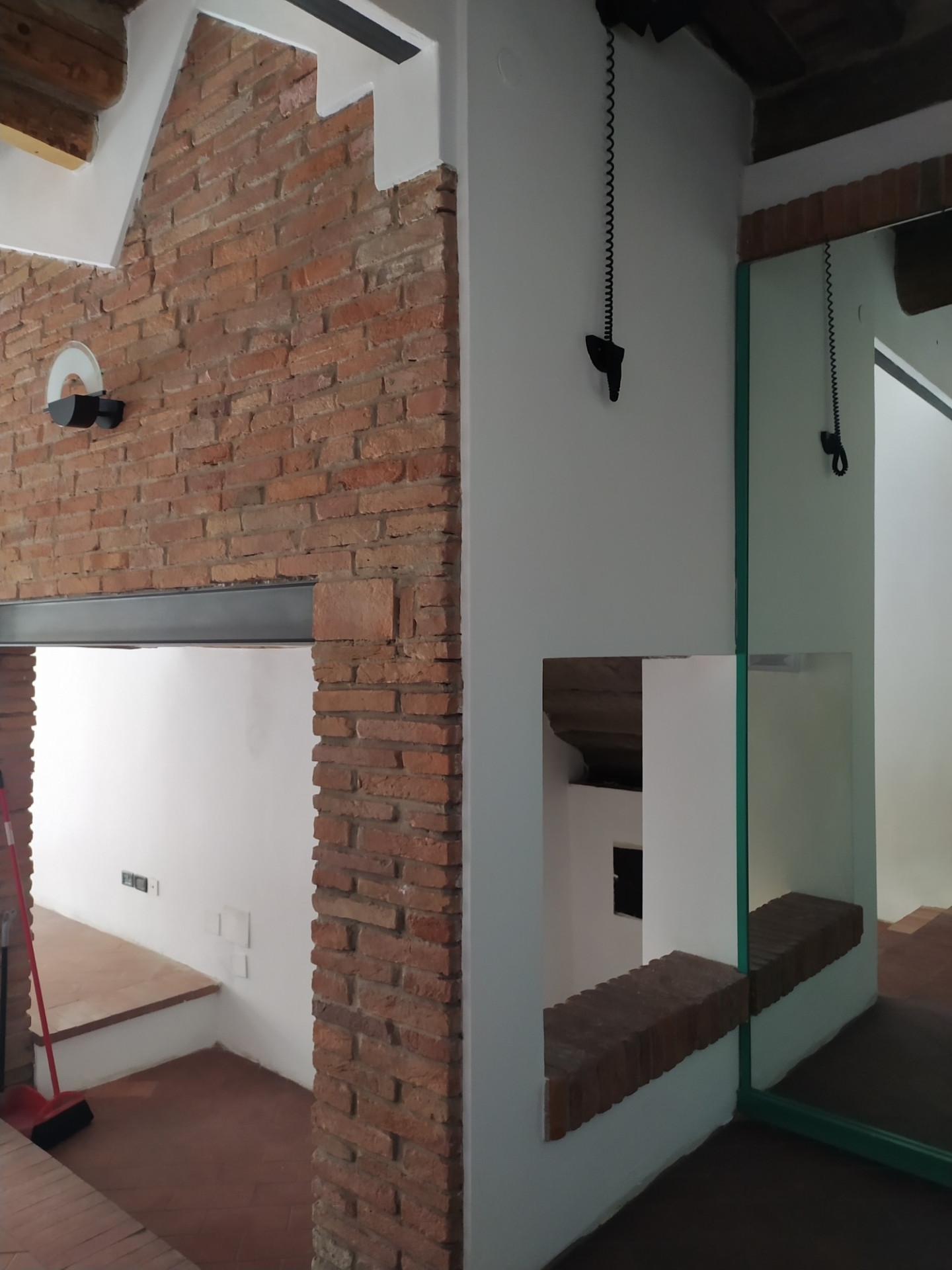 Immagine 21 di Locale commerciale in vendita  a Cascina