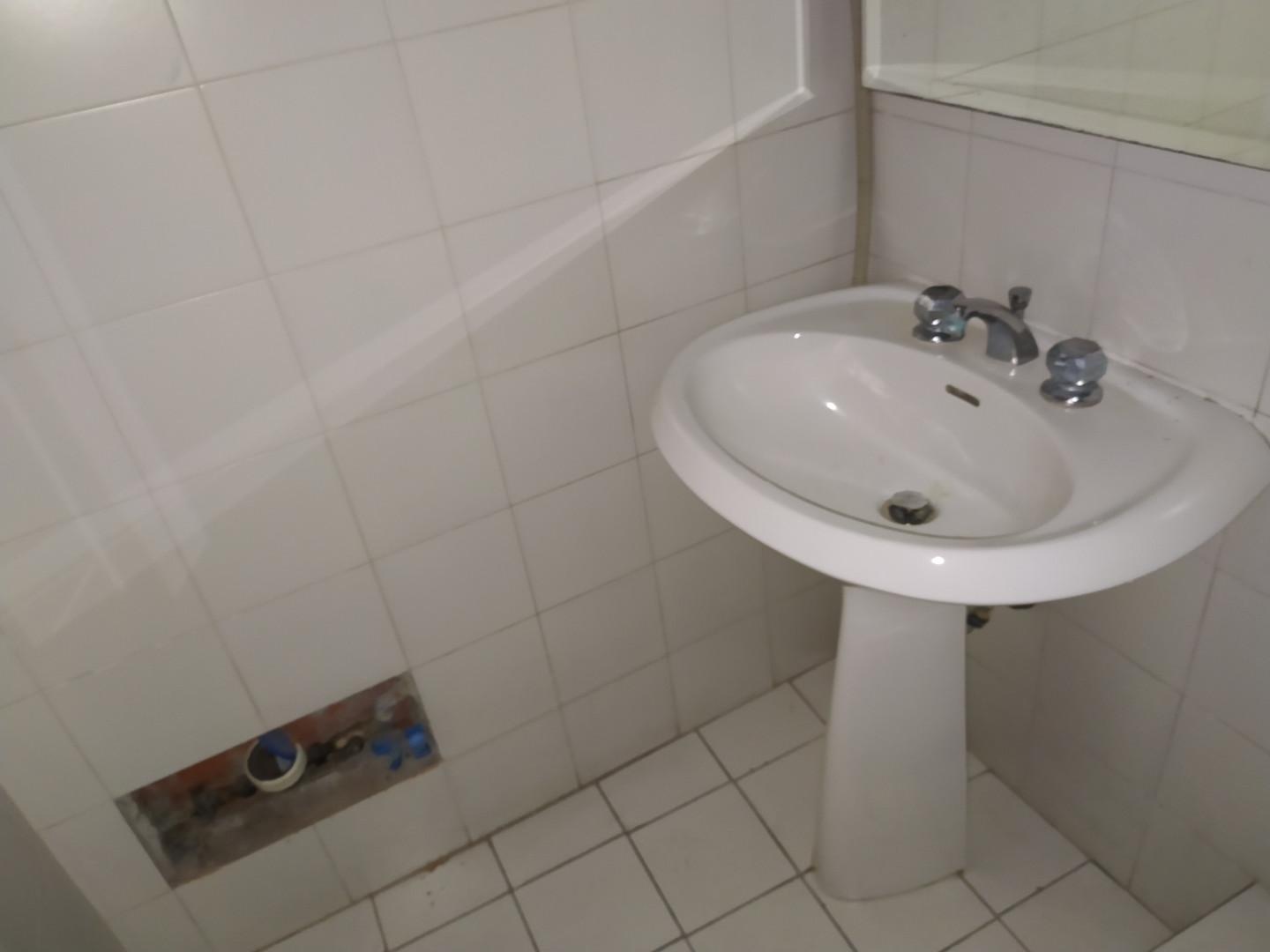 Immagine 19 di Locale commerciale in vendita  a Cascina