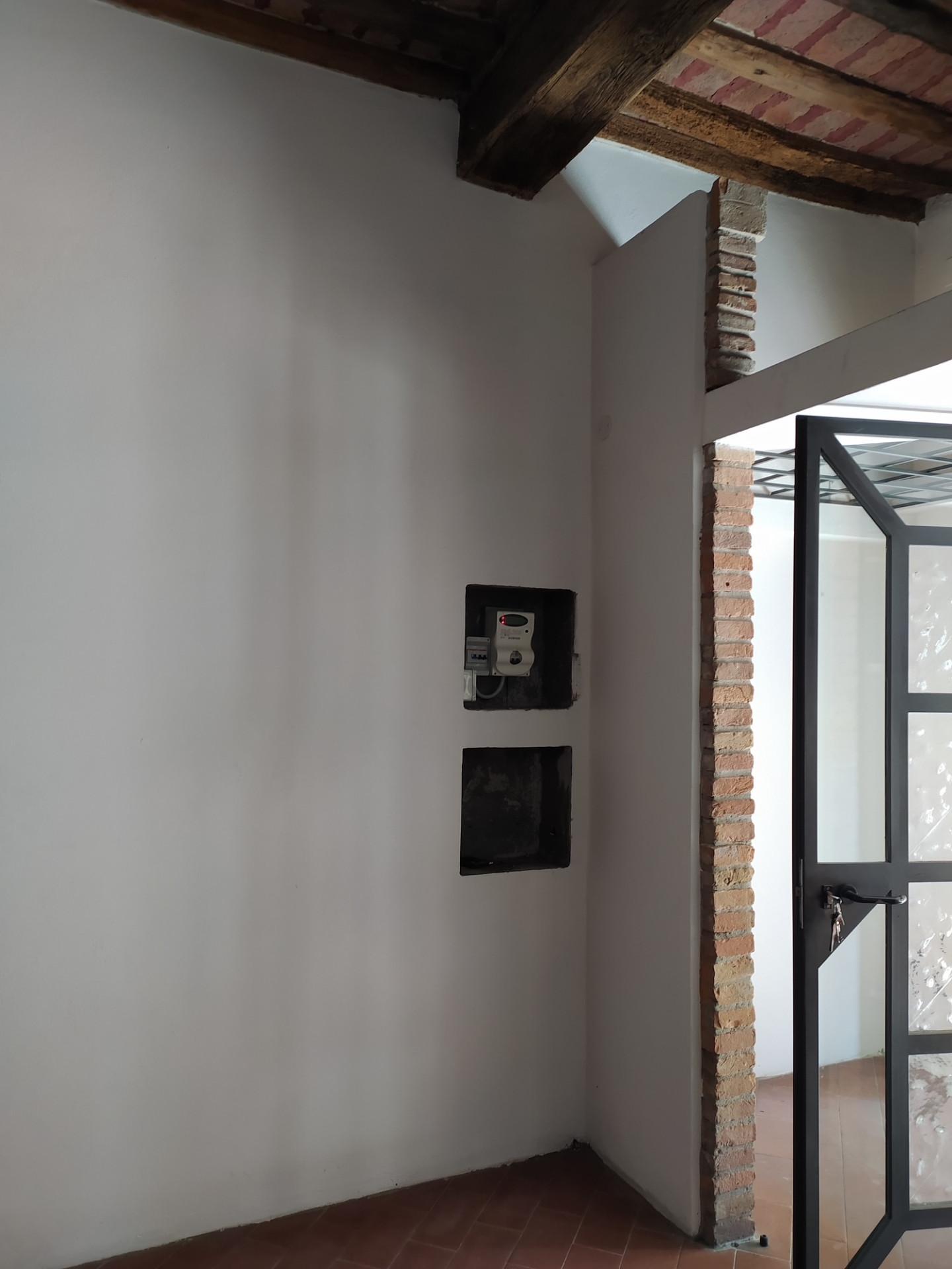 Immagine 22 di Locale commerciale in vendita  a Cascina