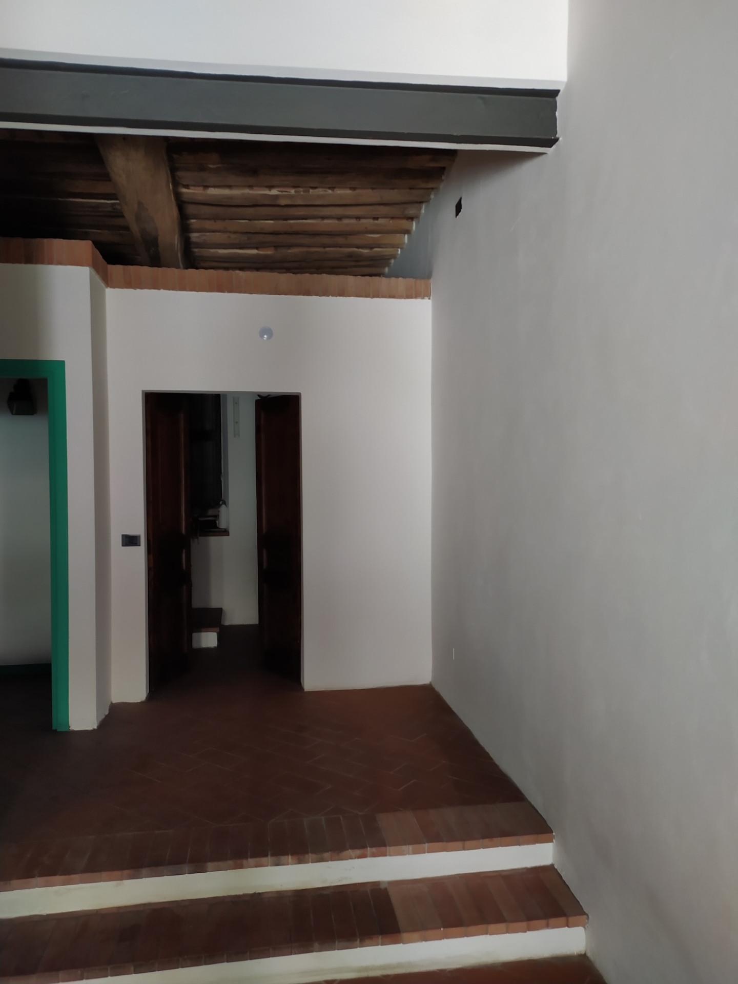 Immagine 16 di Locale commerciale in vendita  a Cascina