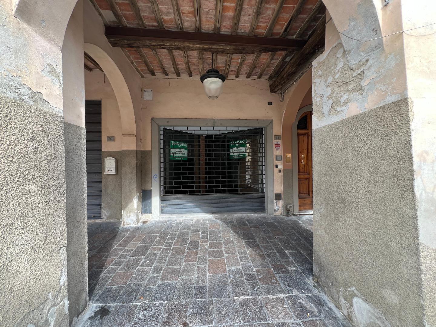 Immagine 1 di Locale commerciale in vendita  a Cascina