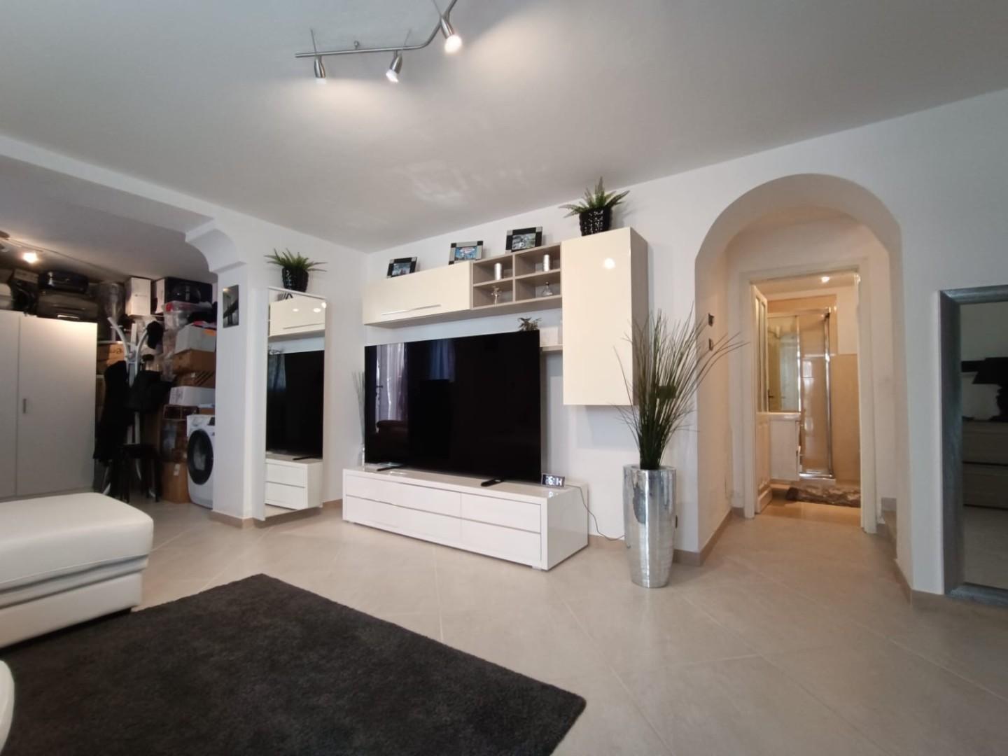 Immagine 7 di Casa bifamiliare in vendita  a Montignoso