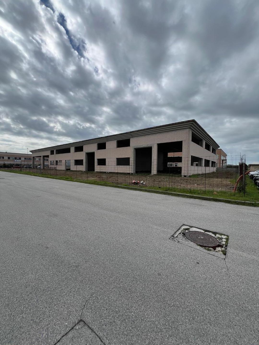 casale in vendita a Cascina