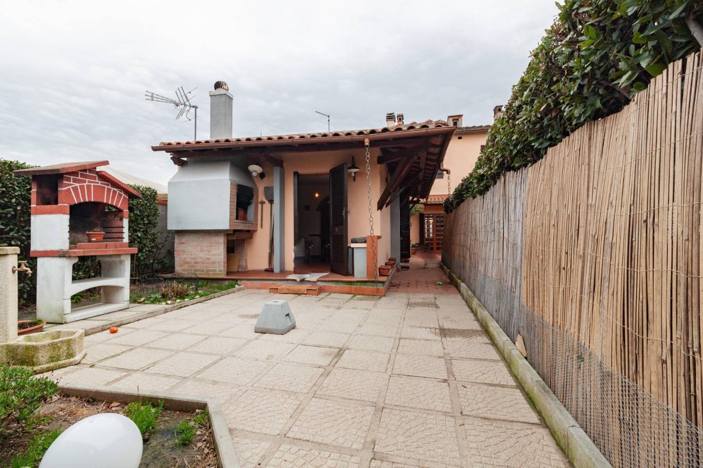 Immagine 25 di Terratetto in vendita  a Cascina