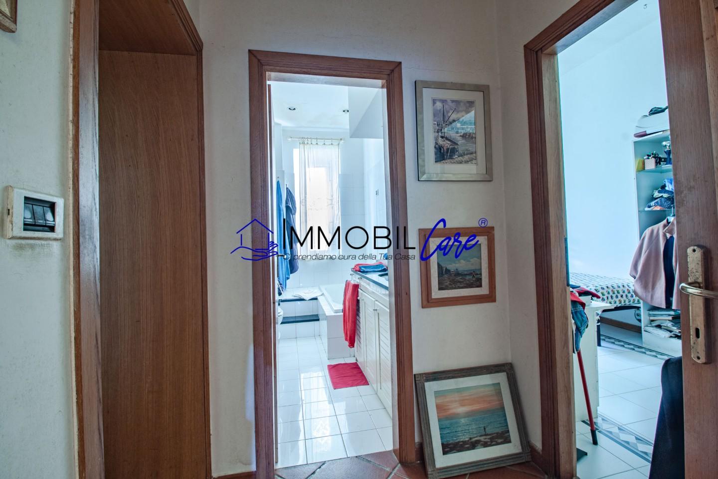 Immagine 13 di Appartamento in vendita  a Livorno