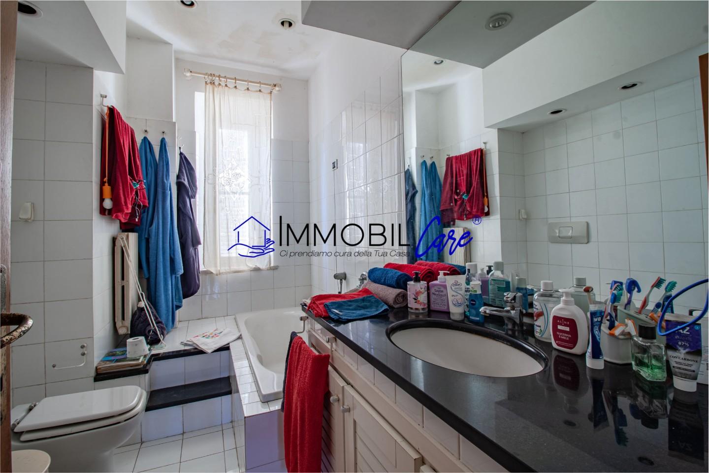 Immagine 16 di Appartamento in vendita  a Livorno