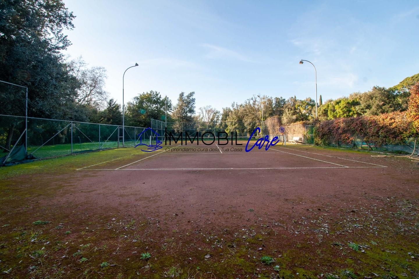 Immagine 28 di Appartamento in vendita  a Livorno