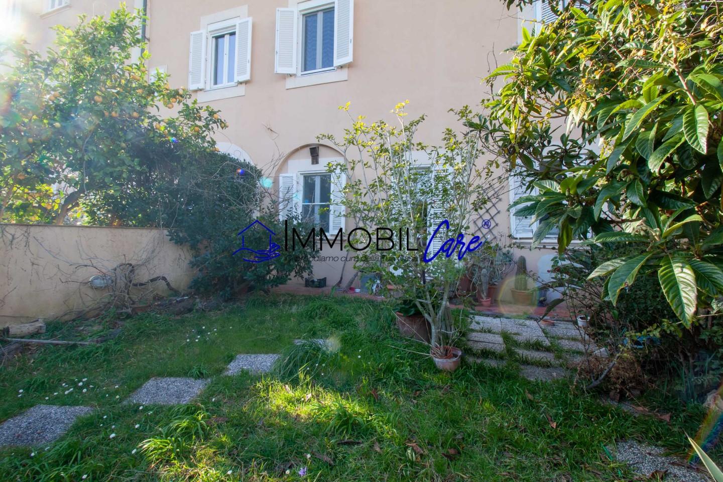 Immagine 7 di Appartamento in vendita  a Livorno