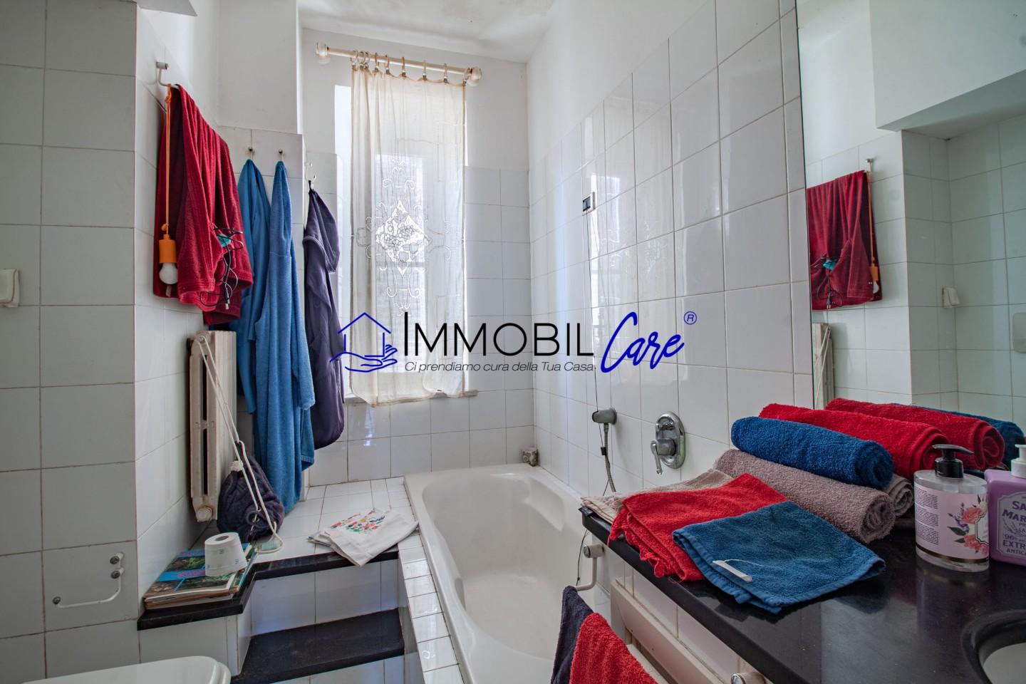 Immagine 17 di Appartamento in vendita  a Livorno