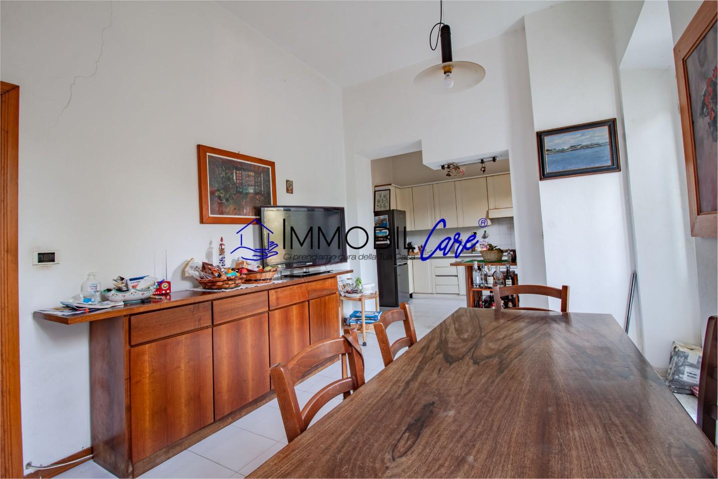 Immagine 3 di Appartamento in vendita  a Livorno