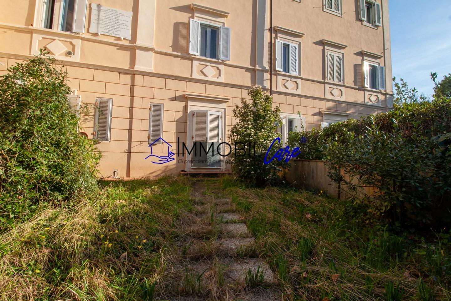 Immagine 24 di Appartamento in vendita  a Livorno