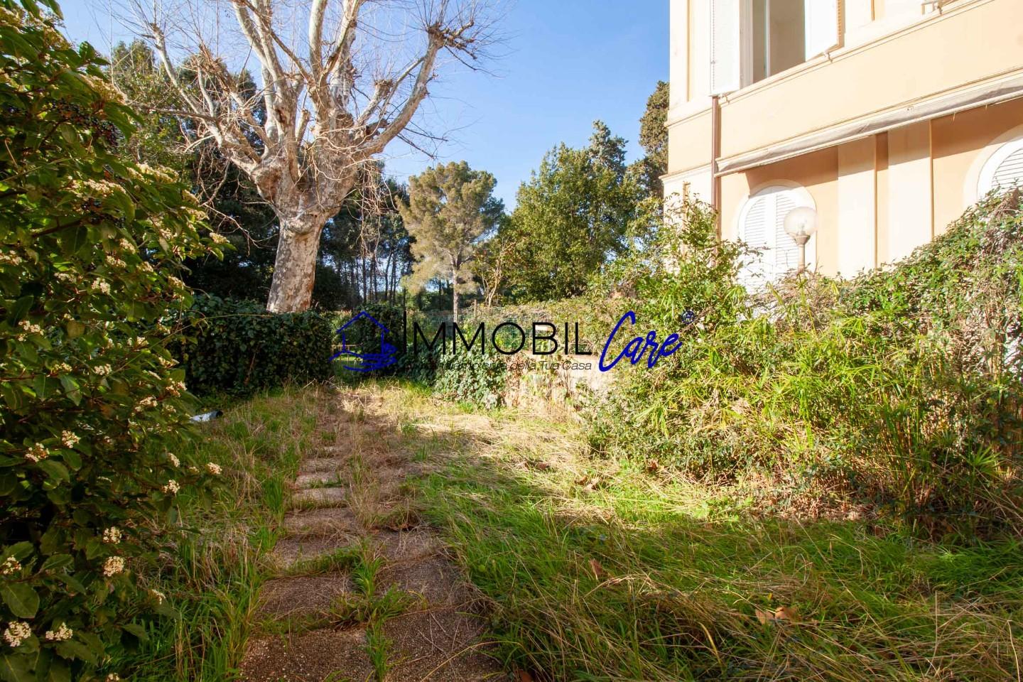 Immagine 22 di Appartamento in vendita  a Livorno